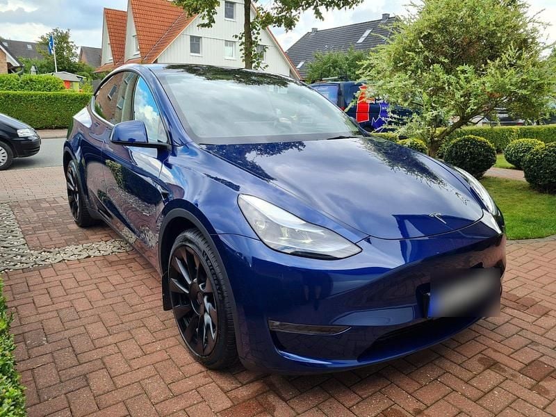 Blau Gebraucht 2022 Tesla Model Y Long Range AWD SUV | 40.000 € (Etwas zu teuer) - Bild 1/4