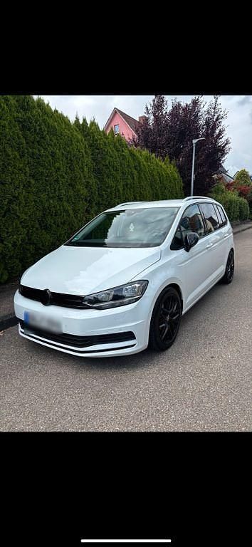 Weiß Gebraucht 2019 VW Touran IQ Drive Van / Kleinbus | 16.999 € (Guter Preis) - Bild 1/4