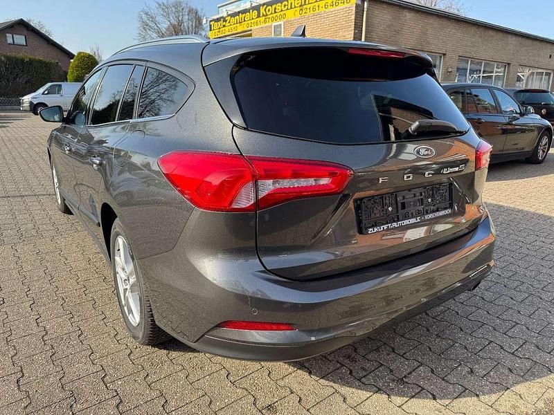 Gebraucht Ford Focus Cool & Connect 120 PS (88 kW) 2020 Grau Kombi