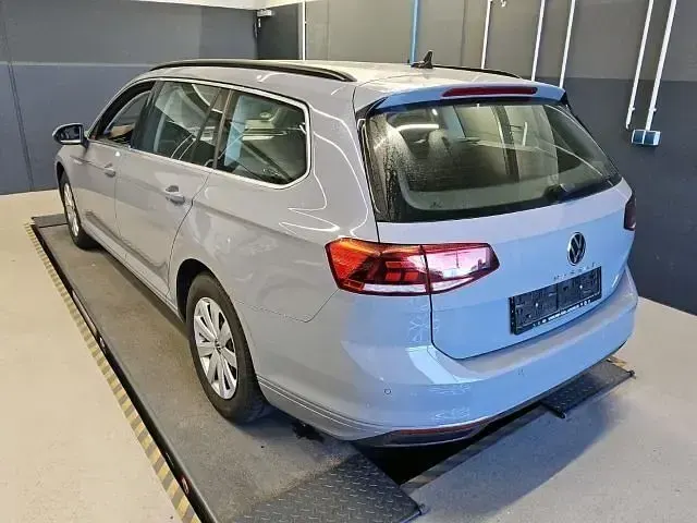 Gebraucht VW Passat Business 200 PS (147 kW) 2023 Grau Kombi