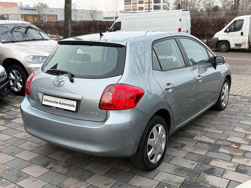Gebraucht Toyota Auris Life 90 PS (66 kW) 2009 Silber Kleinwagen