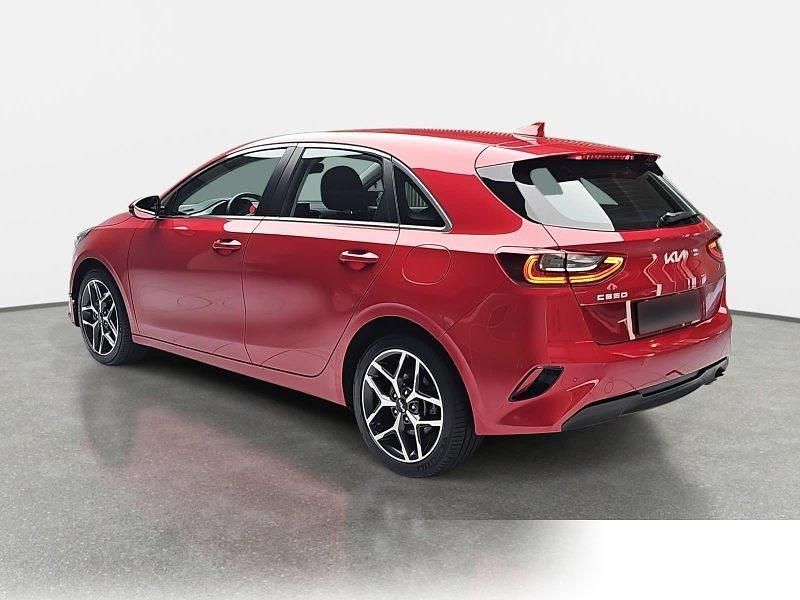 Gebraucht Kia Ceed Spirit 140 PS (102 kW) 2024 Metallic Kleinwagen