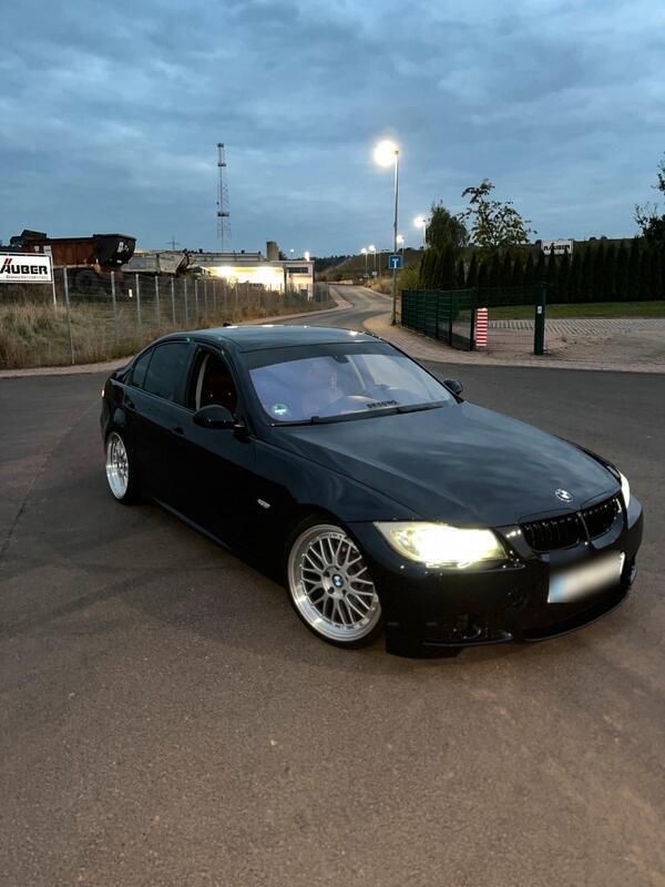 Blau Gebraucht 2006 BMW 330 Performance Limousine | 10.500 € - Bild 1/4