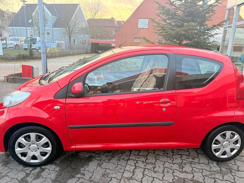 Gebraucht Peugeot 107 68 PS (50 kW) 2009 Kleinwagen