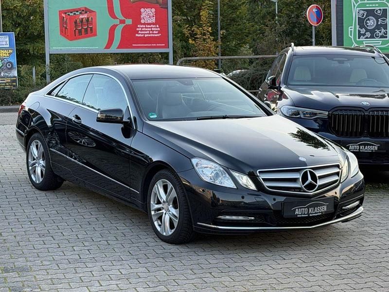 Schwarz Gebraucht 2012 Mercedes E200 Coupé | 14.990 € (Fairer Preis) - Bild 1/4