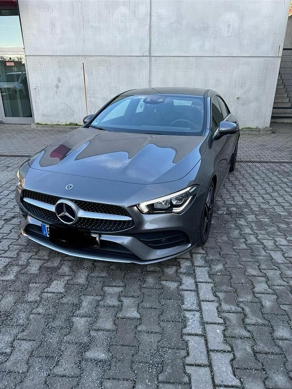 Grau Gebraucht 2020 Mercedes CLA200 AMG line Limousine | 29.999 € (Teuer) - Bild 1/4