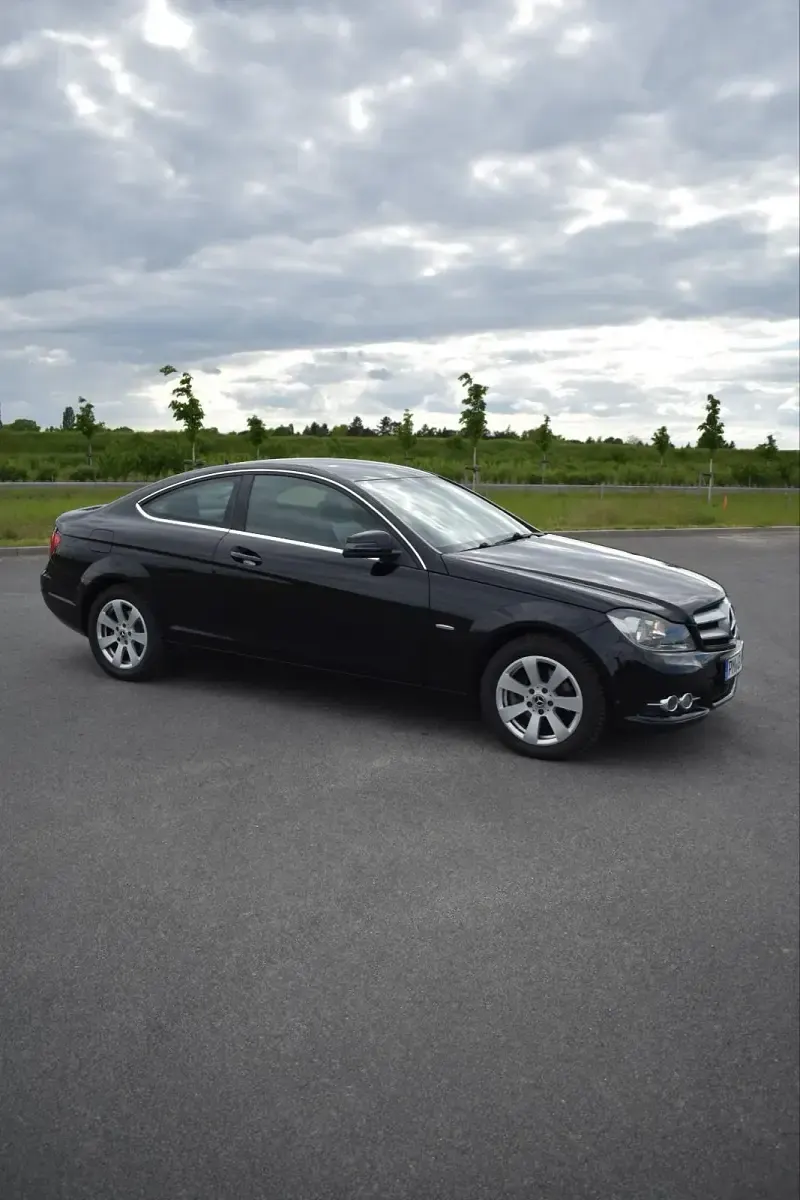 Gebraucht Mercedes C180 156 PS (114 kW) 2012 Schwarz Coupé