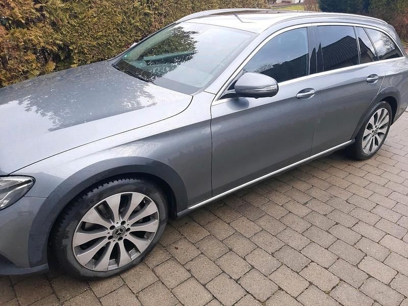 Gebraucht Mercedes E220 All-Terrain AMG 194 PS (142 kW) 2019 Grau Kombi