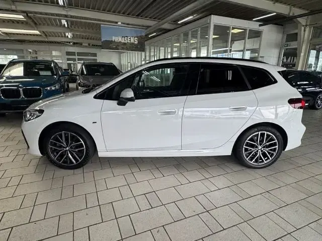 Gebraucht BMW 218 Active Tourer Performance 136 PS (100 kW) 2022 Weiss Van / Kleinbus