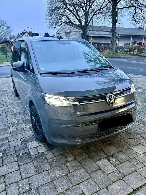 Grau Gebraucht 2023 VW Multivan Life Van | 43.800 € (Superpreis) - Bild 1/4