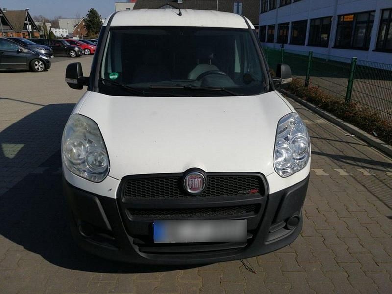 Gebraucht Fiat Doblò 101 PS (74 kW) 2011 Weiß Van / Kleinbus