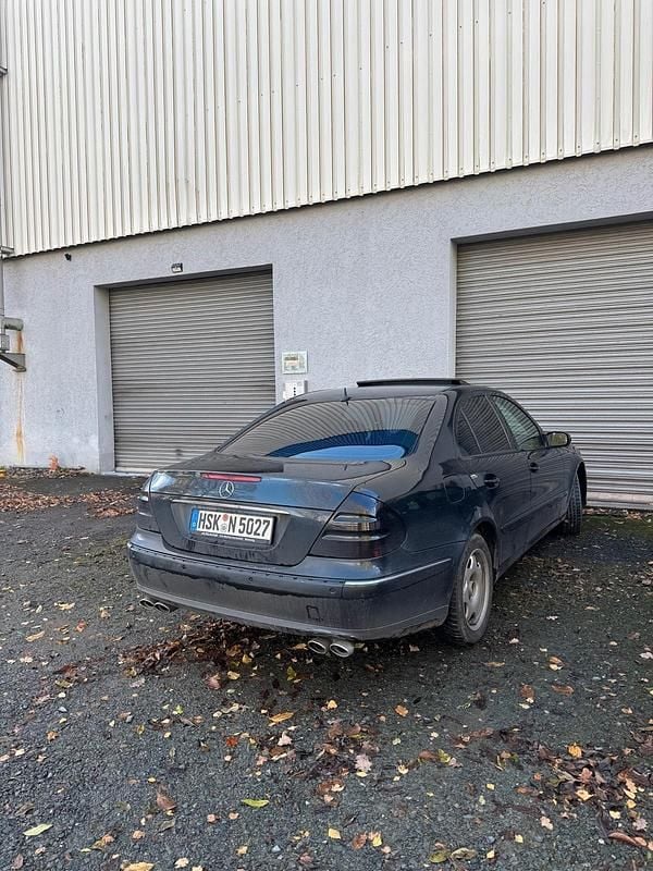 Andere farben Gebraucht 2005 Mercedes E200 Limousine | 4.700 € (Fairer Preis) - Bild 1/4