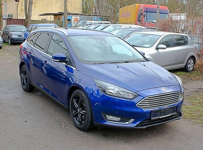 Gebraucht Ford Focus Titanium 125 PS (91 kW) 2016 Blau Limousine