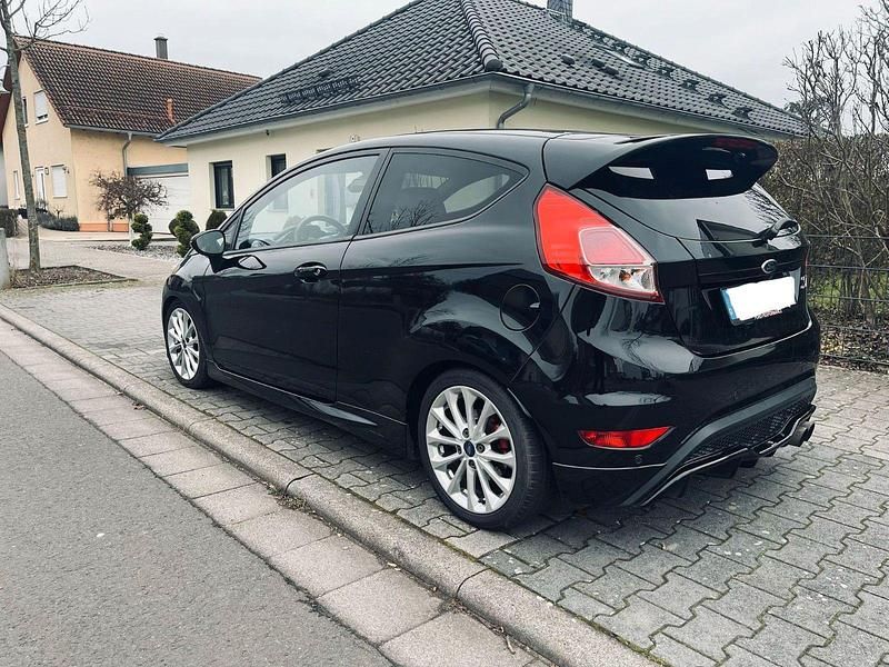 Gebraucht Ford Fiesta Sport 182 PS (133 kW) 2014 Schwarz Kleinwagen