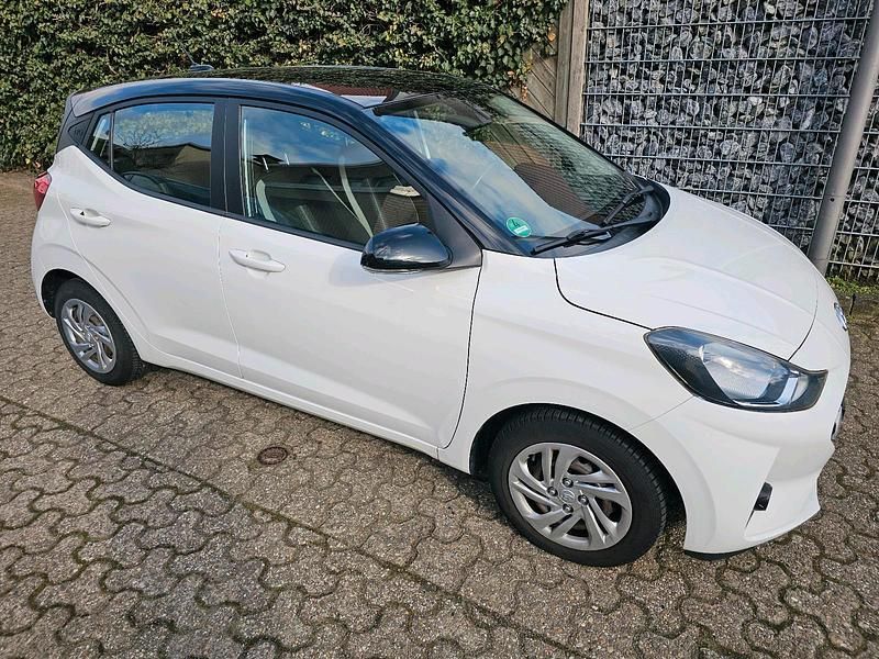 Gebraucht Hyundai i10 84 PS (61 kW) 2020 Weiß Kleinwagen