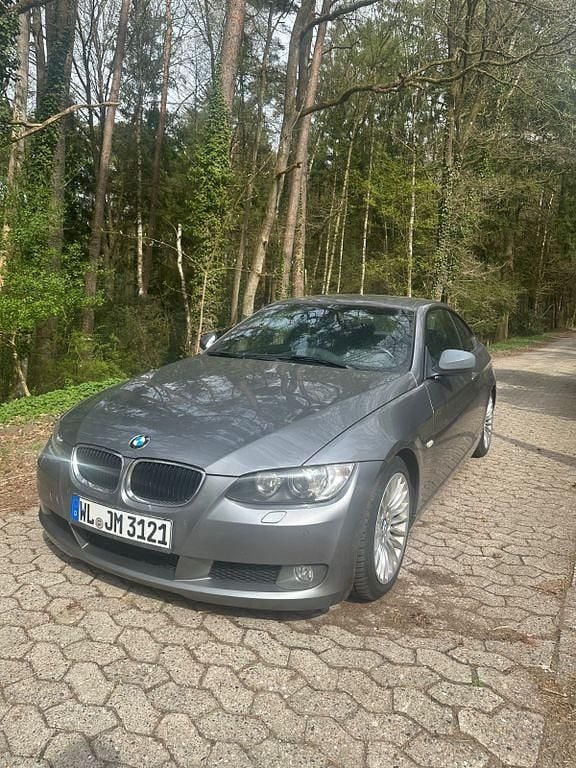 Gebraucht BMW 320 184 PS (135 kW) 2010 Grau Coupé