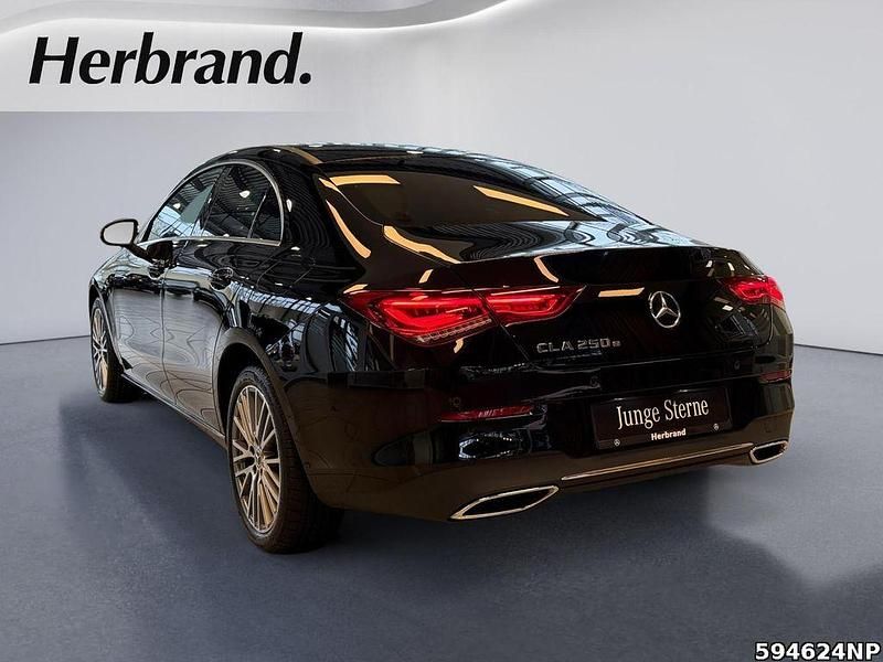 Gebraucht Mercedes CLA250e Progressive 160 PS (117 kW) 2022 Unilack nachtschwarz Limousine