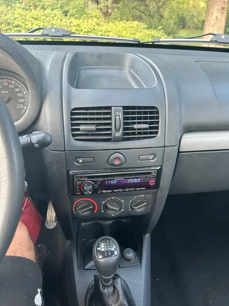 Używany Renault Clio II 58 KM (42 kW) 2006 Czerwony Hatchback