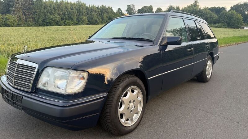 Gebraucht Mercedes E300 136 PS (100 kW) 1994 Blau Kombi