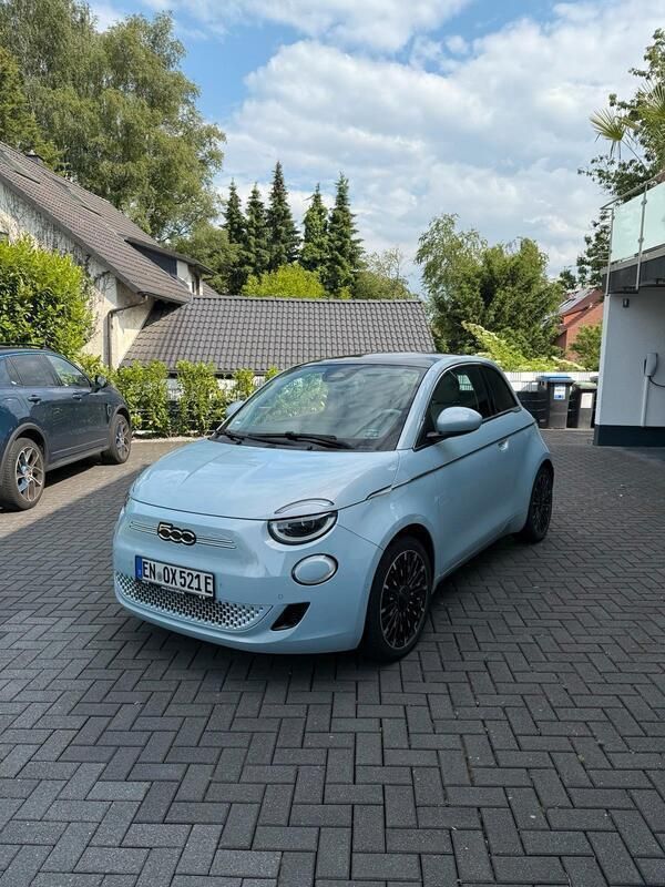 Blau Gebraucht 2021 Fiat 500e La Prima Kleinwagen | 21.190 € (Teuer) - Bild 1/4