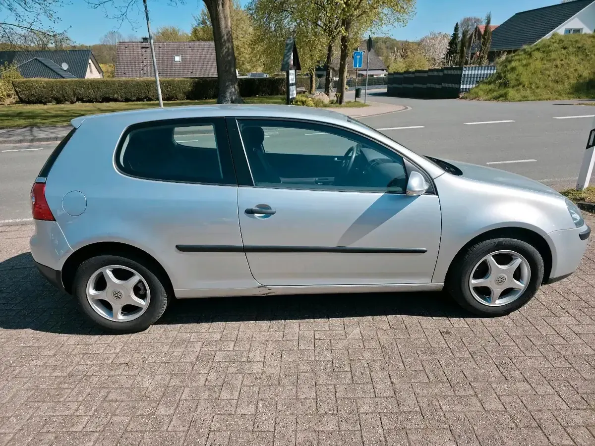 Gebraucht VW Golf 75 PS (55 kW) 2004 Silber Coupé