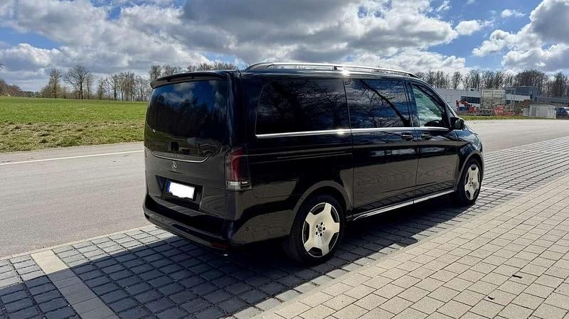 Gebraucht Mercedes V300 237 PS (174 kW) 2025 Van / Kleinbus