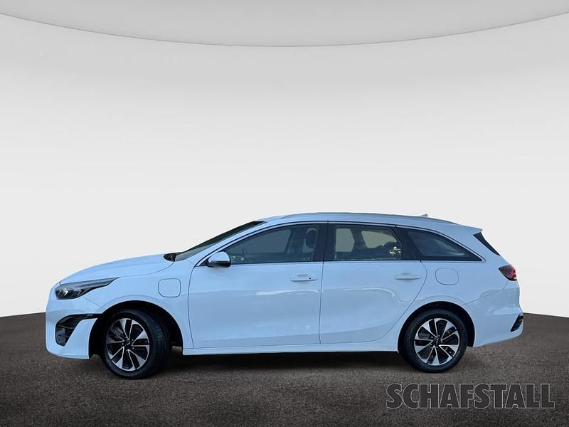 Gebraucht Kia Ceed Sportswagon Spirit 141 PS (103 kW) 2022 Weiss (casa white) Kombi