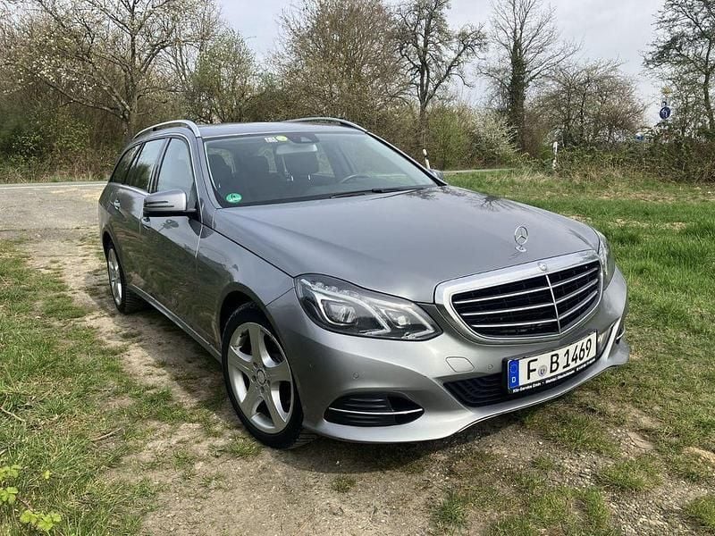 Gebraucht Mercedes E220 Avantgarde 170 PS (125 kW) 2014 Silber Limousine