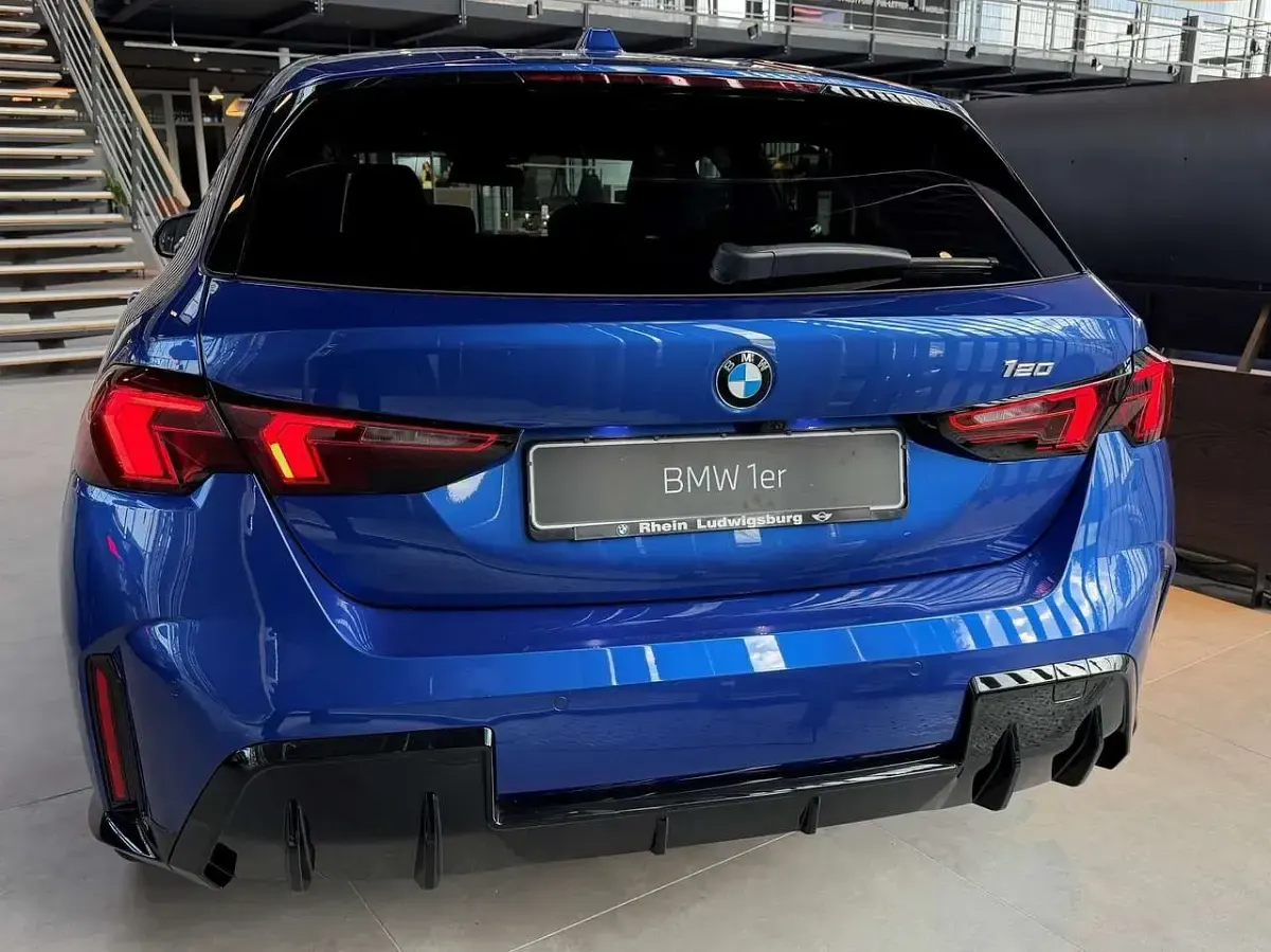 Nowe BMW 120 Performance 170 KM (125 kW) 2026 Niebieski Hatchback