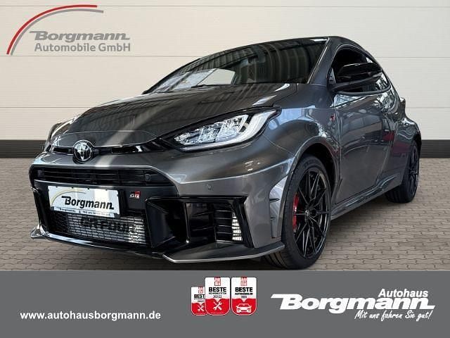 Hellgrau Neu 2025 Toyota Yaris Limousine | 52.990 € (Etwas zu teuer) - Bild 1/4