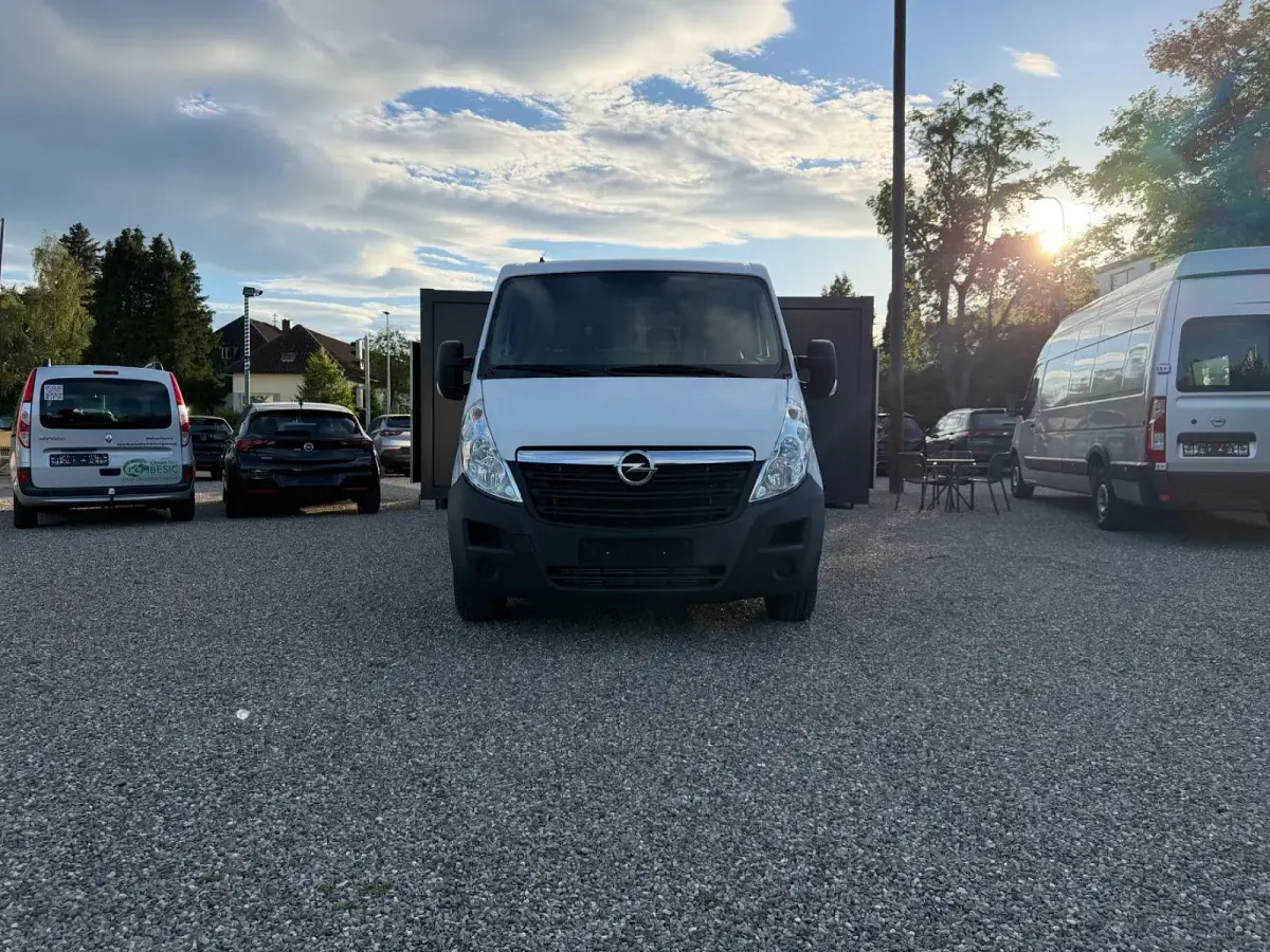 Gebraucht Opel Movano 131 PS (96 kW) 2018 Weiß Van / Kleinbus