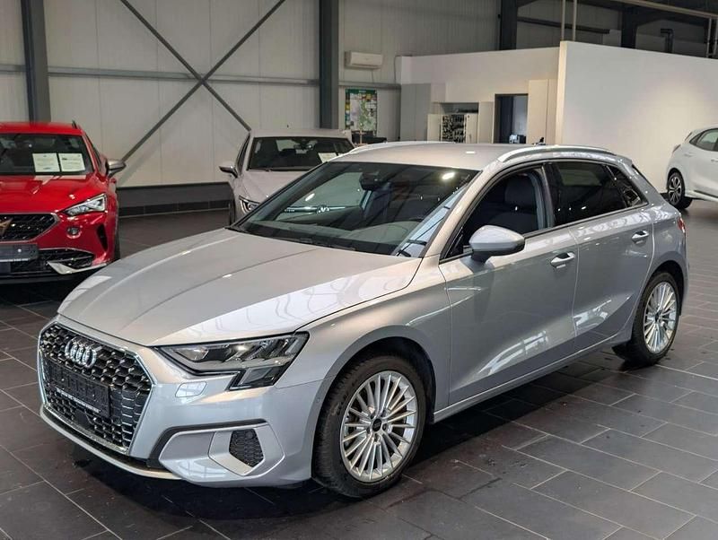 Silber Gebraucht 2023 Audi A3 Sportback Advanced Kombi | 27.900 € (Fairer Preis) - Bild 1/4