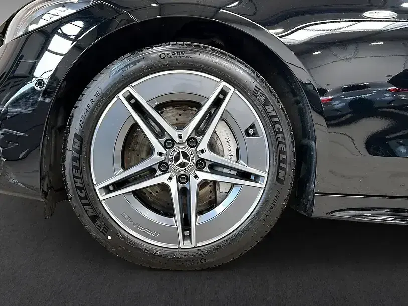 Gebraucht Mercedes C300e AMG 313 PS (230 kW) 2025 Schwarz Limousine