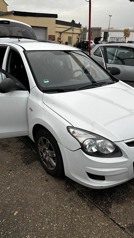 Gebraucht Hyundai i30 109 PS (80 kW) 2009 Weiß Kleinwagen