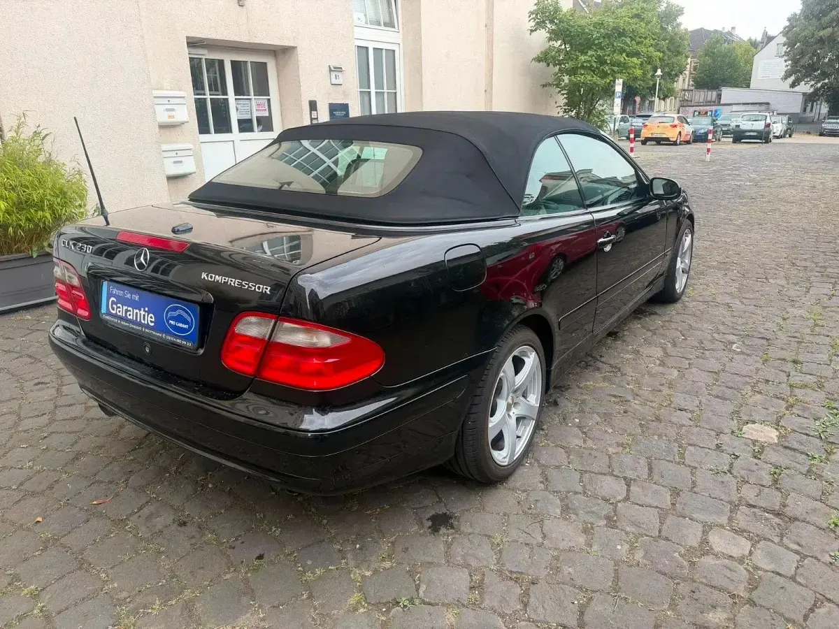 Gebraucht Mercedes CLK230 Elegance 197 PS (144 kW) 2002 Schwarz Cabrio