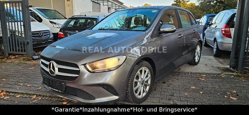Grau Gebraucht 2022 Mercedes B250e Van / Kleinbus | 22.500 € (Superpreis) - Bild 1/4