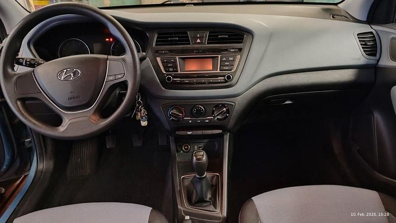 Gebraucht Hyundai i20 75 PS (55 kW) 2017 Blau Kleinwagen