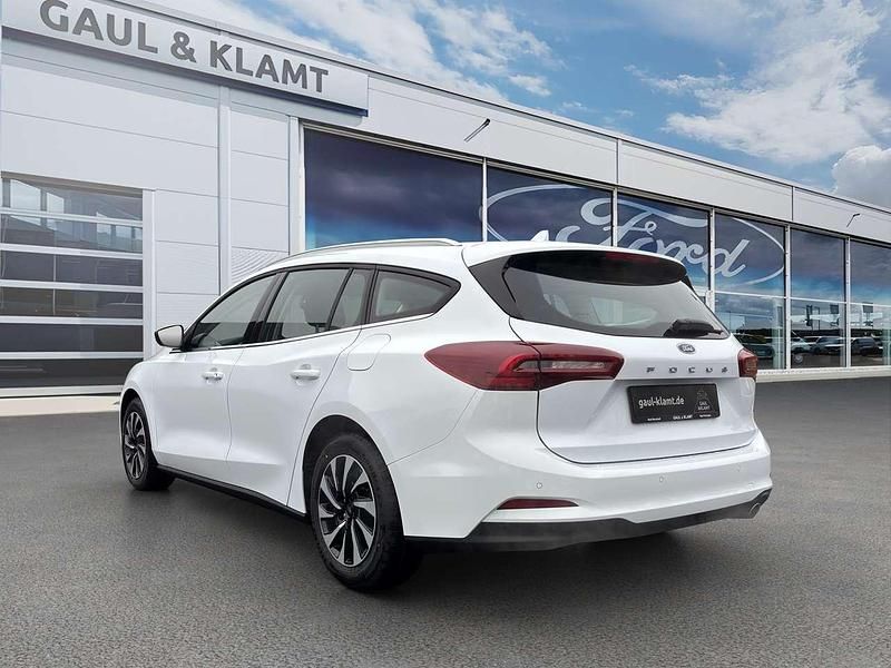 Neu Ford Focus Titanium 125 PS (91 kW) 2025 Frostweiß Kombi