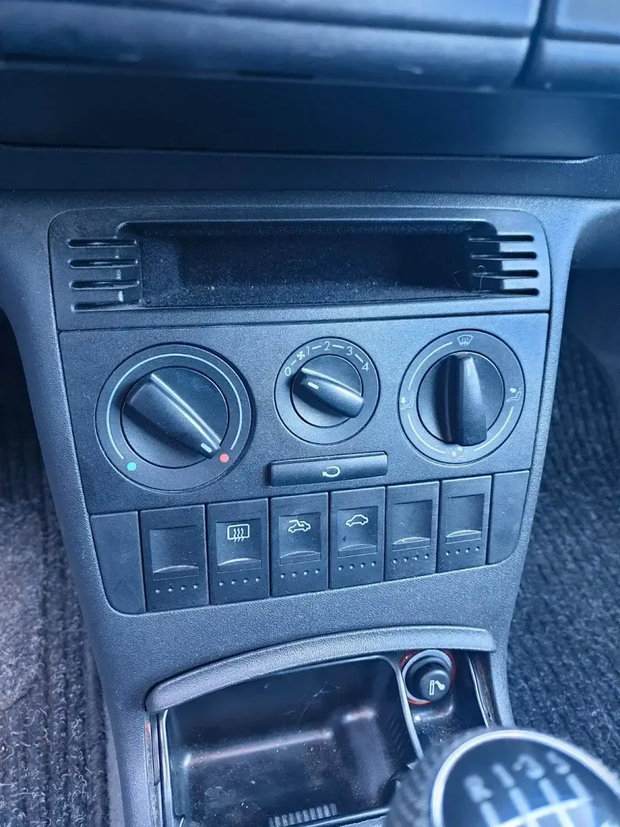 Second-hand VW Polo 60 CP (44 kW) 2001 Albastru Hatchback