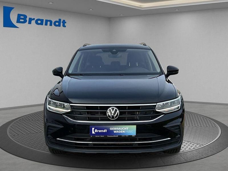 Gebraucht VW Tiguan Life 150 PS (110 kW) 2022 Deep black perleffekt (metallic) SUV
