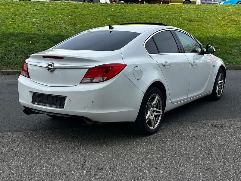 Gebraucht Opel Insignia Sport 220 PS (161 kW) 2009 Weiß Limousine