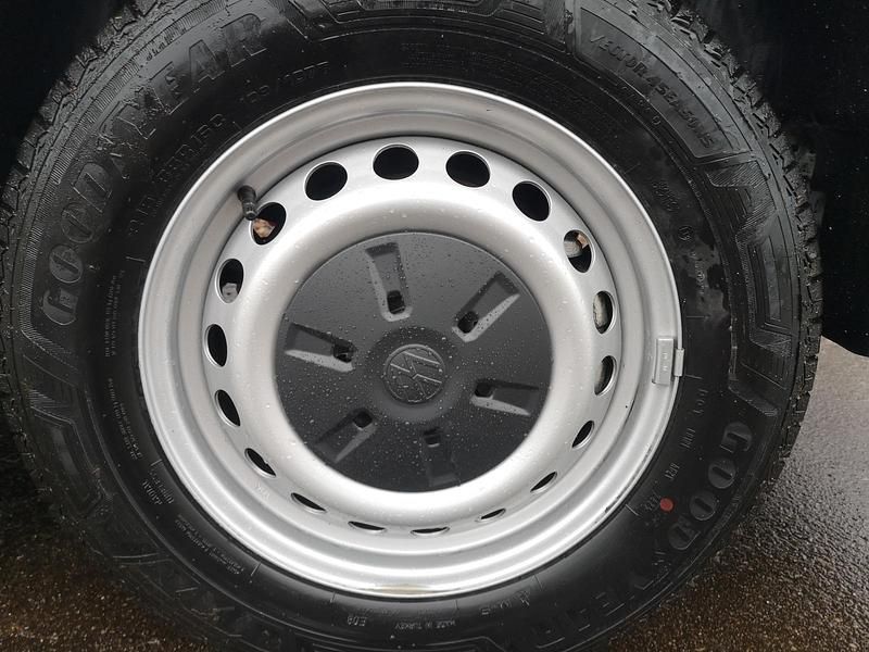 Neu VW T7 100 kW (136 PS) 2026 Light grey metallic Van