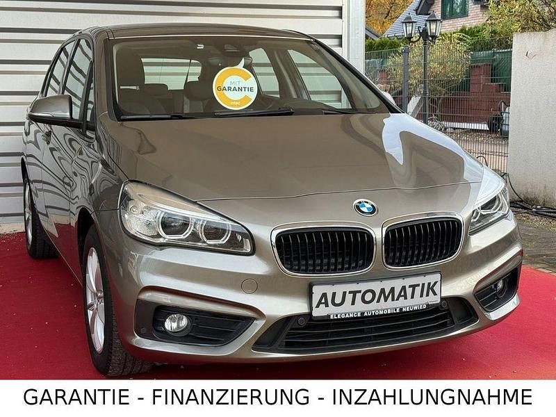 Grau Gebraucht 2016 BMW 218 Advantage Van / Kleinbus | 15.650 € (Fairer Preis) - Bild 1/4