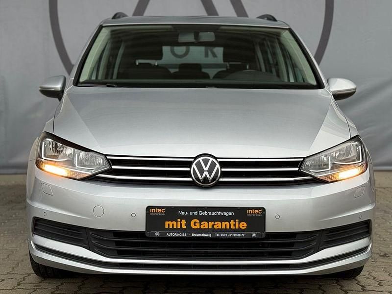 Gebraucht VW Touran 122 PS (89 kW) 2022 Silber Van / Kleinbus