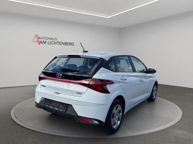 Gebraucht Hyundai i20 Select 101 PS (74 kW) 2022 Weiss Limousine
