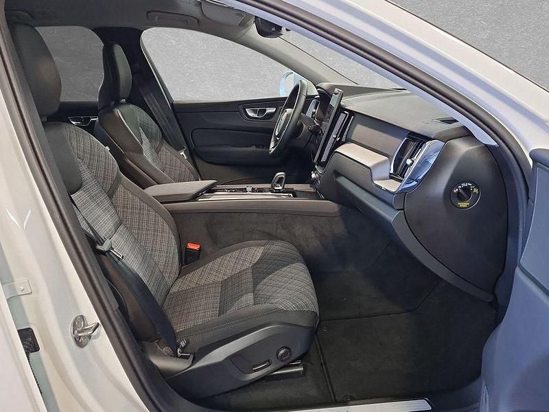 Gebraucht Volvo XC60 Core 250 PS (183 kW) 2025 SUV