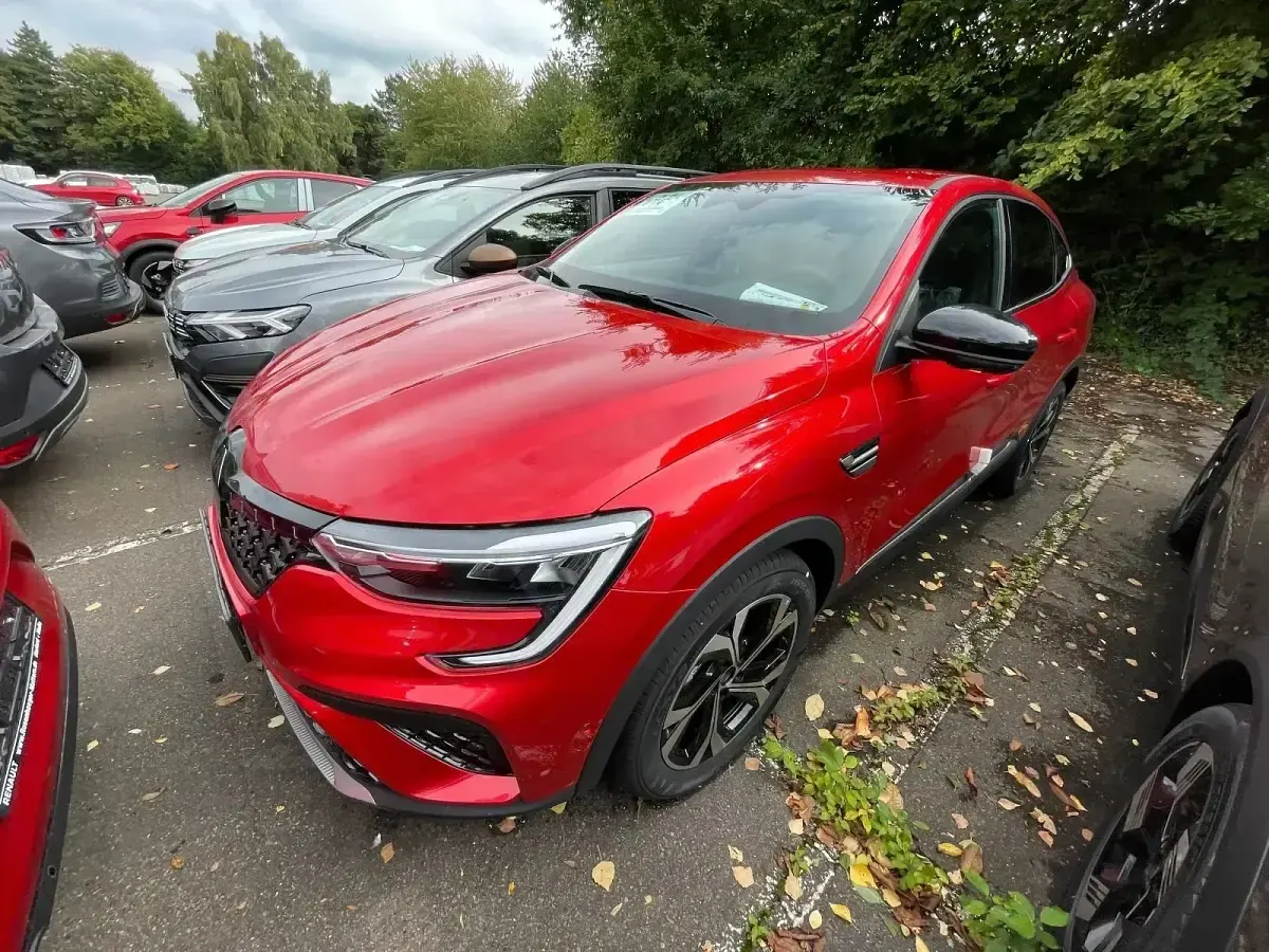 Neu Renault Arkana Techno 103 PS (75 kW) 2025 Rot SUV