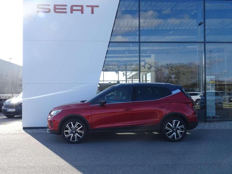 Desire rot / dach magnetic grau (metallic) Gebraucht 2024 Seat Arona FR SUV | 25.570 € - Bild 1/4