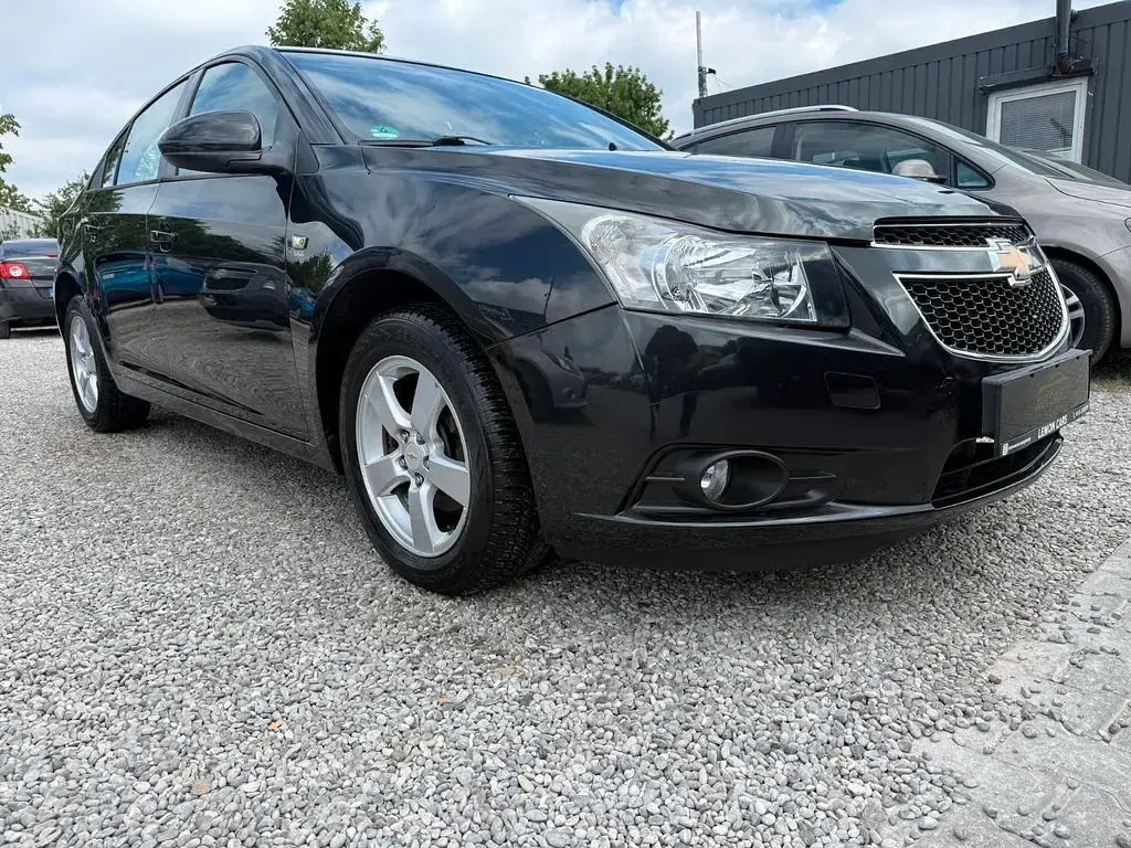 Gebraucht Chevrolet Cruze LS 124 PS (91 kW) 2011 Schwarz Limousine