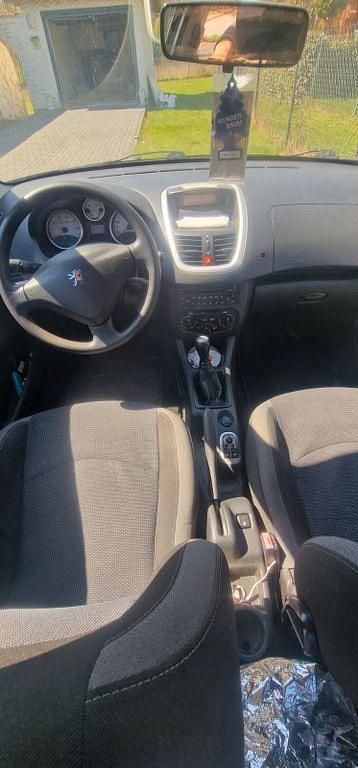 Gebraucht Peugeot 206 73 PS (53 kW) 2011 Schwarz Limousine